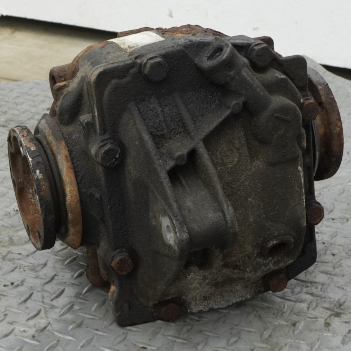 01-06 BMW 330i E46 3.0L AT Rear Differential Carrier 3.38 Ratio 33107505394 OEM