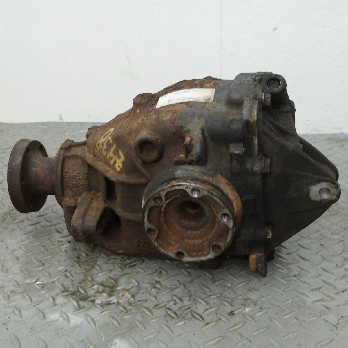 01-06 BMW 330i E46 3.0L AT Rear Differential Carrier 3.38 Ratio 33107505394 OEM
