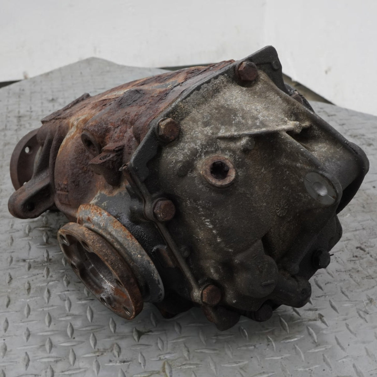 01-06 BMW 330i E46 3.0L AT Rear Differential Carrier 3.38 Ratio 33107505394 OEM