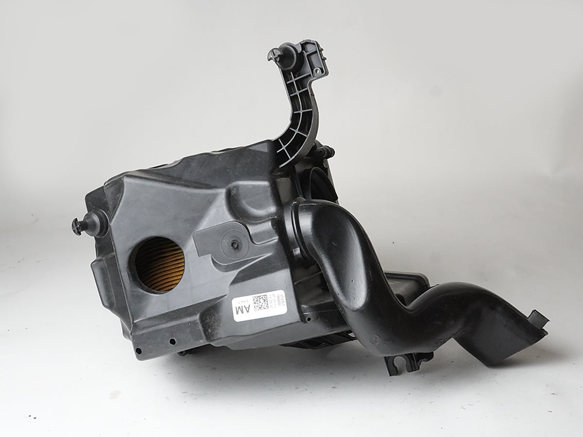 2006 - 2013 Volvo C70 Convertible Air Intake Filter Cleaner Box Turbo Unit OEM