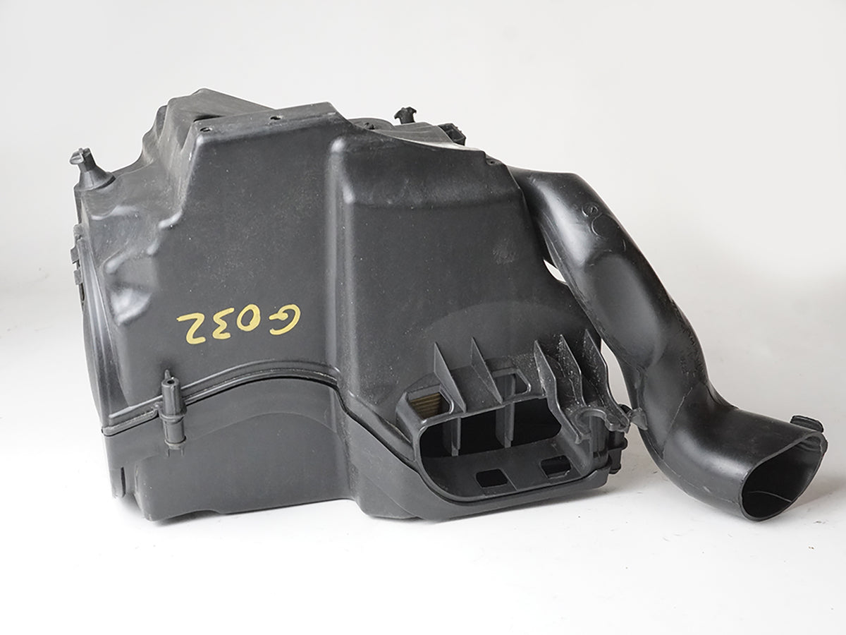 2006 - 2013 Volvo C70 Convertible Air Intake Filter Cleaner Box Turbo Unit OEM