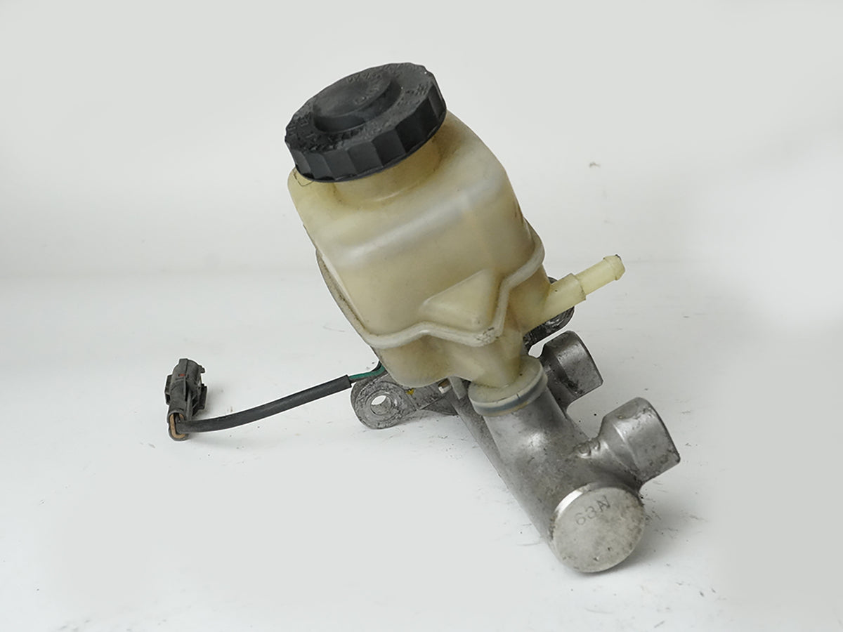 2005 - 2008 Suzuki Reno Forenza Power Brake Cylinder Master W Reservoir OEM