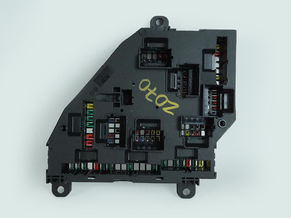 2013 - 2016 Bmw 5 Series F10 Fuse Relay Box Junction Trunk Mounted 9264923 OEM