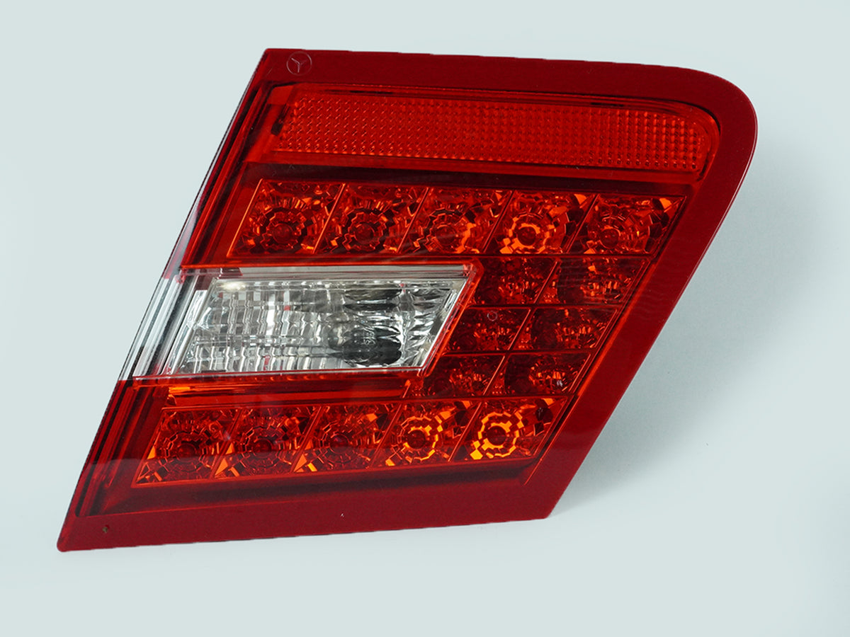 2010 - 2013 Mercedes E Class C207 Tail Light Lamp Lid Passenger Right Rh OEM