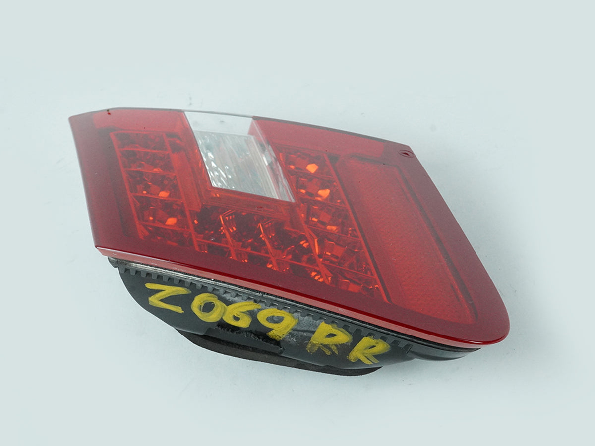 2010 - 2013 Mercedes E Class C207 Tail Light Lamp Lid Passenger Right Rh OEM