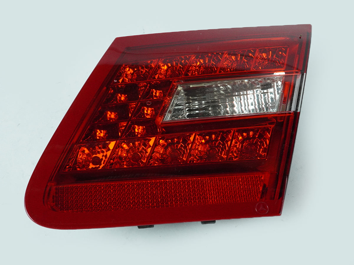 2010 - 2013 Mercedes E Class C207 Tail Light Lamp Lid Passenger Right Rh OEM
