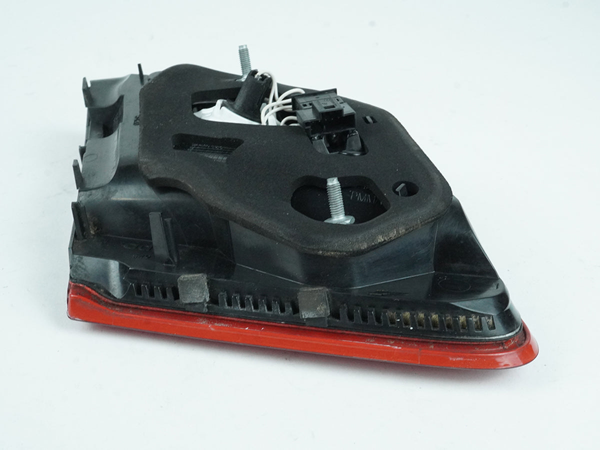 2010 - 2013 Mercedes E Class C207 Tail Light Lamp Lid Passenger Right Rh OEM