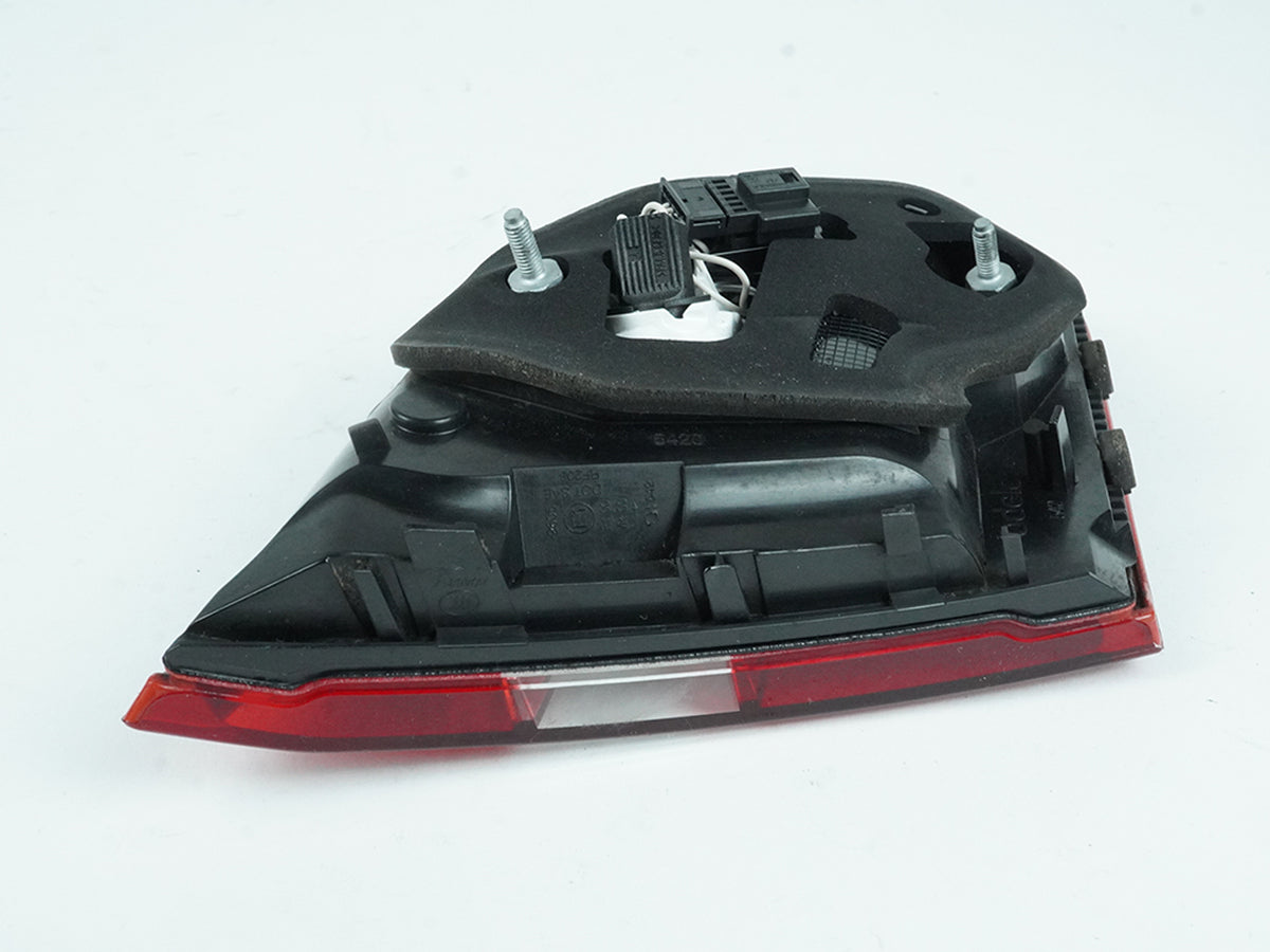 2010 - 2013 Mercedes E Class C207 Tail Light Lamp Lid Passenger Right Rh OEM