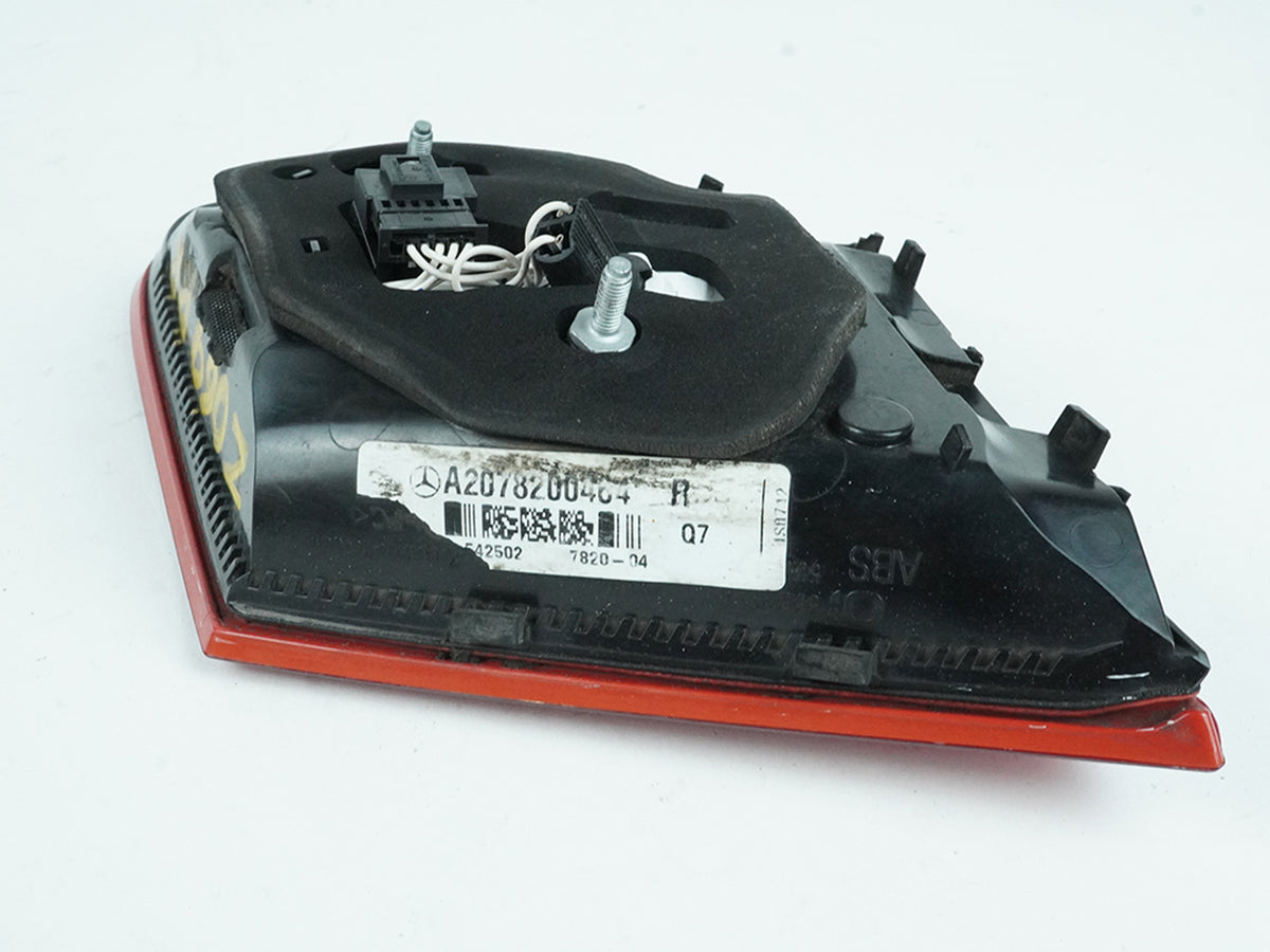 2010 - 2013 Mercedes E Class C207 Tail Light Lamp Lid Passenger Right Rh OEM