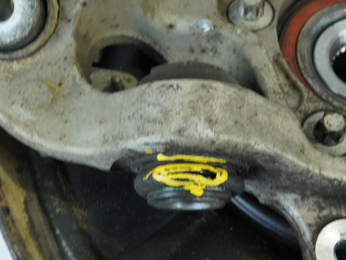 2010 - 2017 Mercedes Benz E Class C207 Spindle Knuckle Hub Rear  Right Rh Side