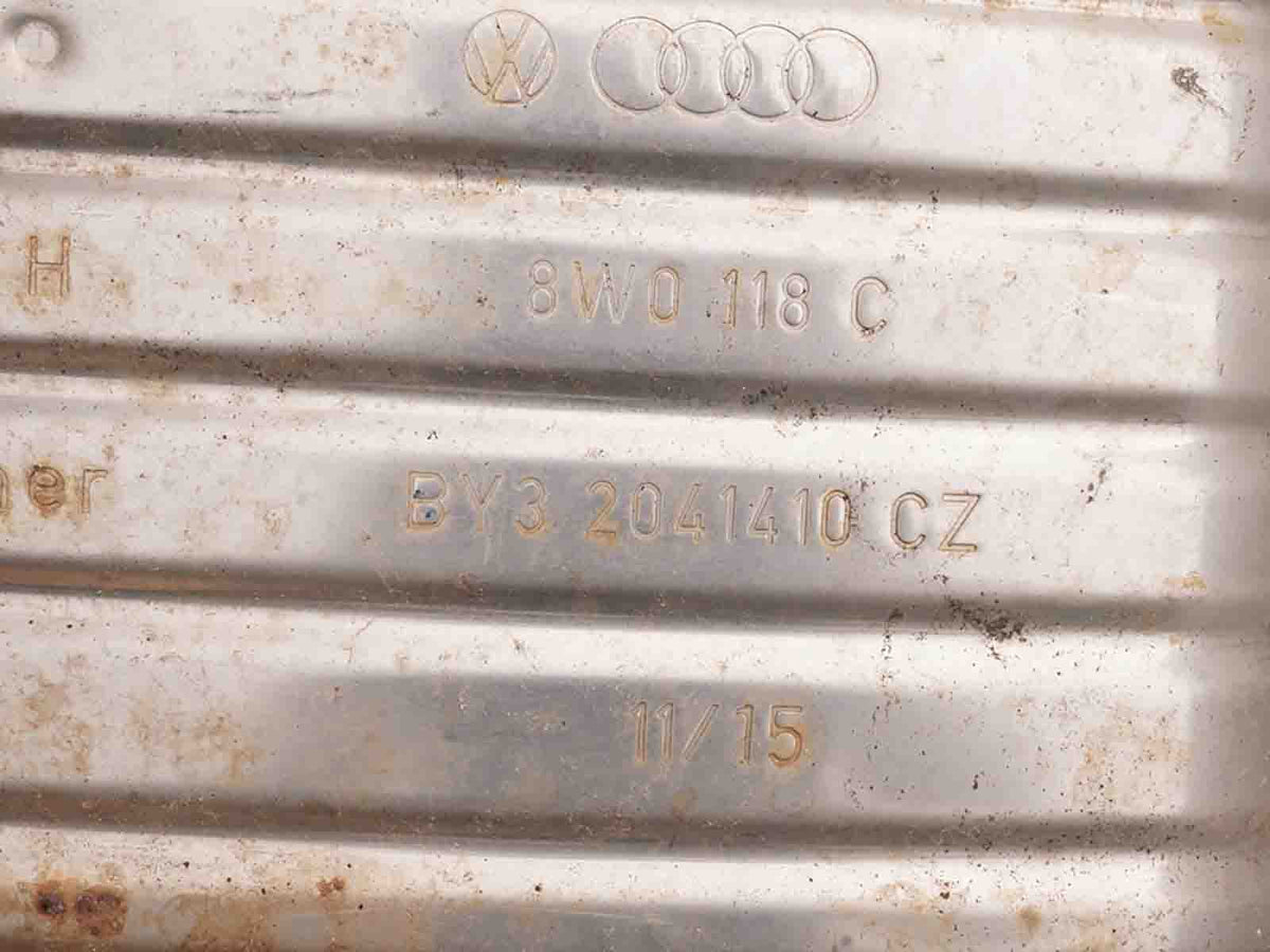 2017 - 2020 Audi A4 B9 QuaTTro Exhaust Silencer Resonator Muffler Center OEM