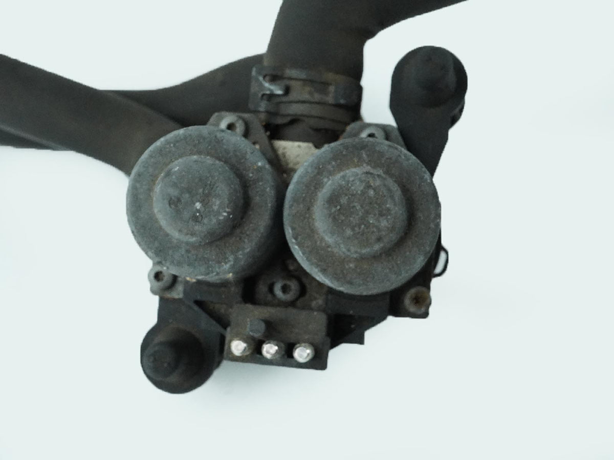 05-11 Mercedes slk350 R171 Hose Tube Heater Valve Auxiliary Pump A1718301496 OEM
