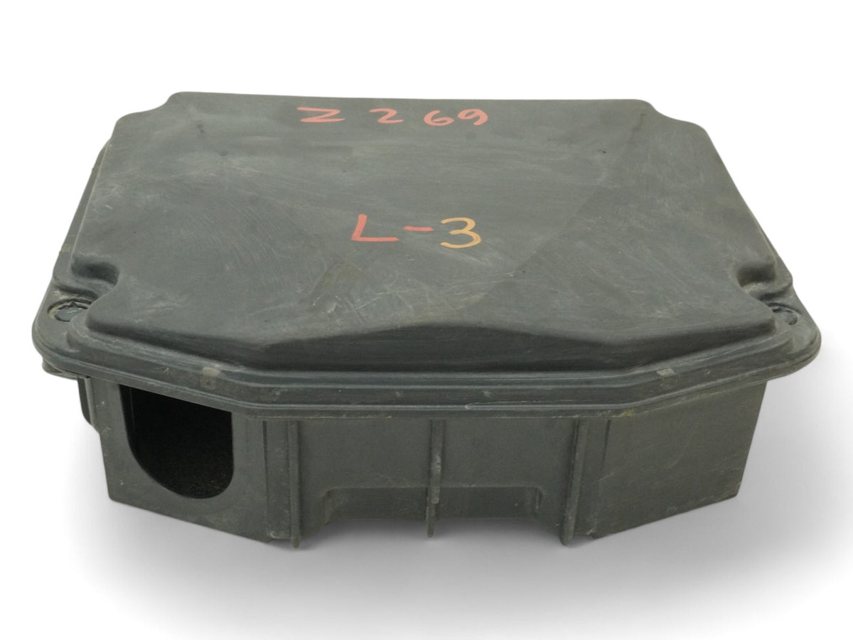 2004 - 2019 Maserati QuaTTroporte M139 Cover Bay Fuse Relay Box Junction Engine