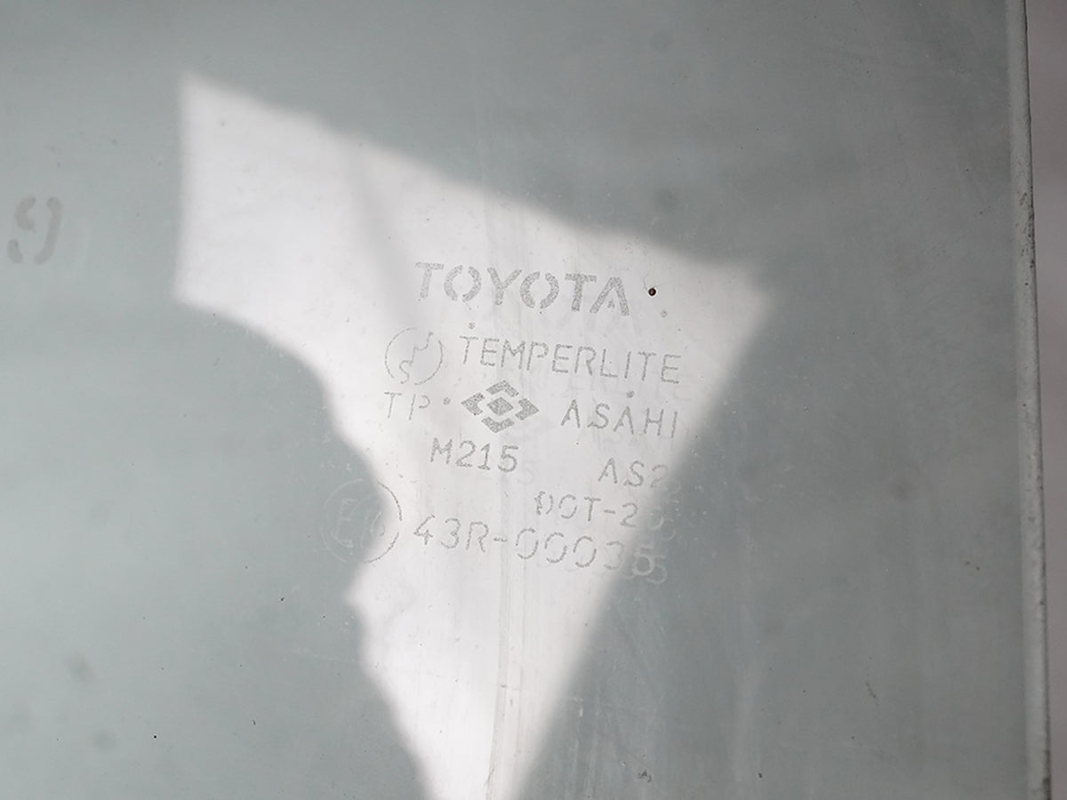 2000 - 2005 Toyota Celica Hatchback Door Window Glass Front Left 6810220300 OEM