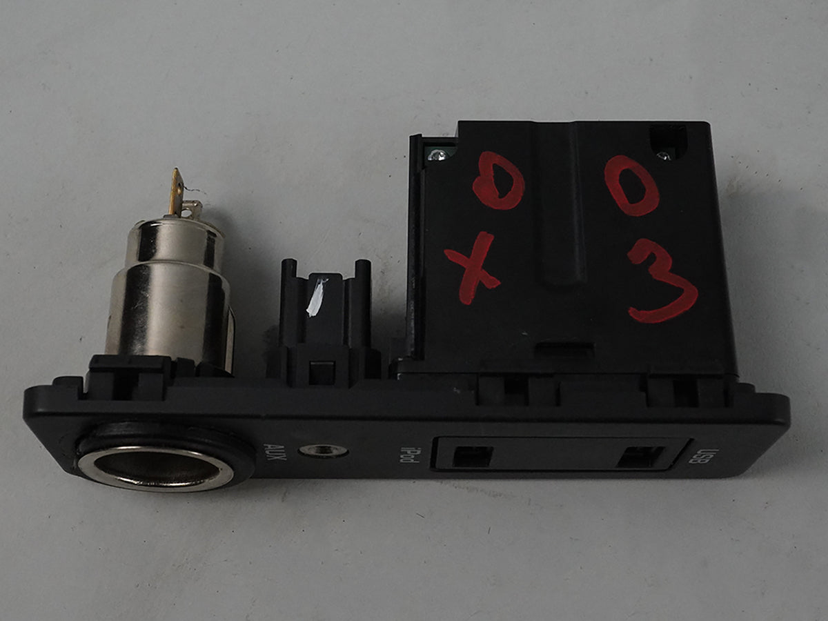 2010 - 2015 Jaguar Xf Usb Jack Port Ipod Console Center Unit Aw9319C166Aa OEM