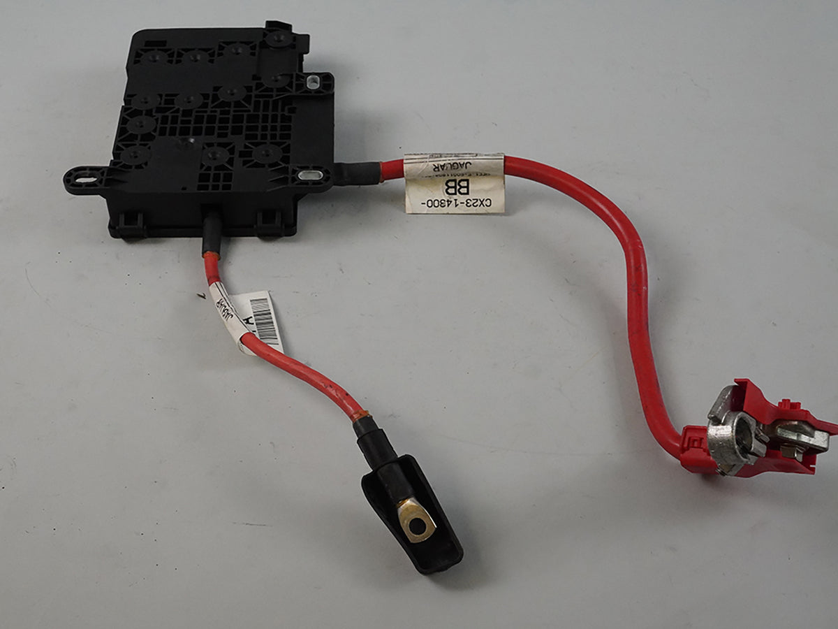 2010 - 2012 Jaguar Xf BaTTery Terminal Power Junction Fuse Box Cx2314A067Cb OEM