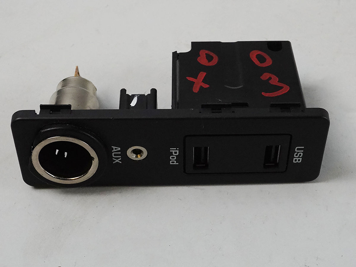 2010 - 2015 Jaguar Xf Usb Jack Port Ipod Console Center Unit Aw9319C166Aa OEM