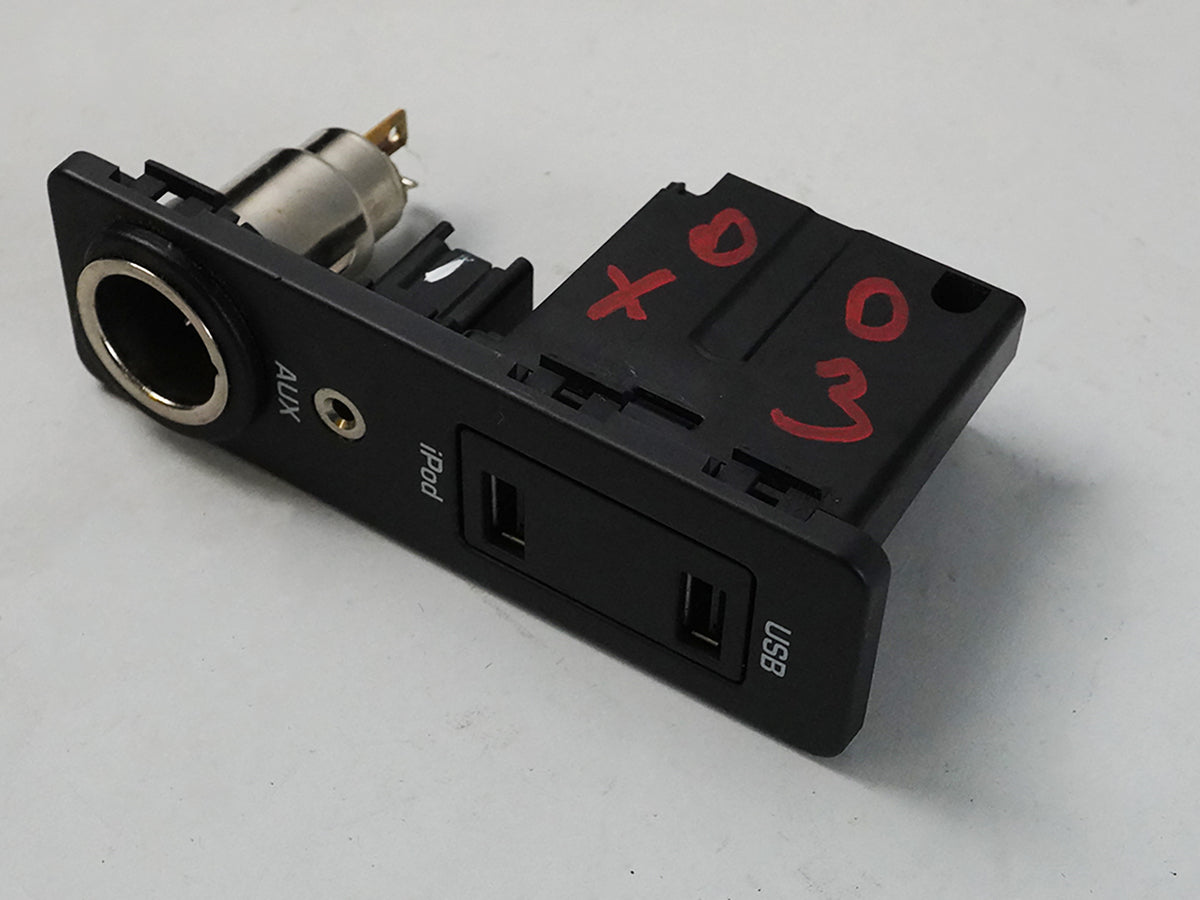 2010 - 2015 Jaguar Xf Usb Jack Port Ipod Console Center Unit Aw9319C166Aa OEM