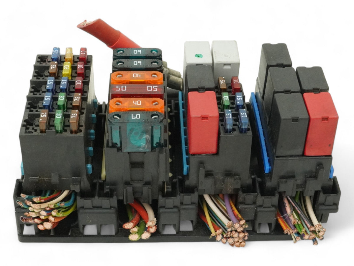 2004 - 2008 Maserati QuaTTroporte M139 Fuse Relay Box Junction Engine Front OEM