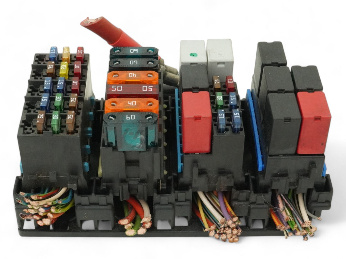 2004 - 2008 Maserati QuaTTroporte M139 Fuse Relay Box Junction Engine Front OEM
