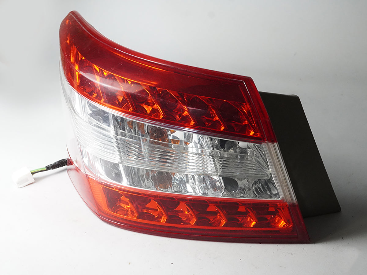 2013 - 2015 Nissan Sentra Taillight Taillamp Brake Stop Lamp Quarter Rear Rh OEM