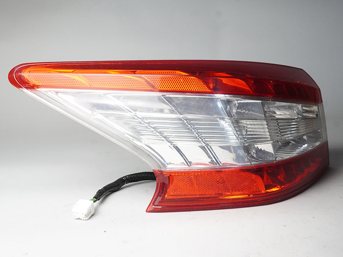 2013 - 2015 Nissan Sentra Taillight Taillamp Brake Stop Lamp Quarter Rear Rh OEM
