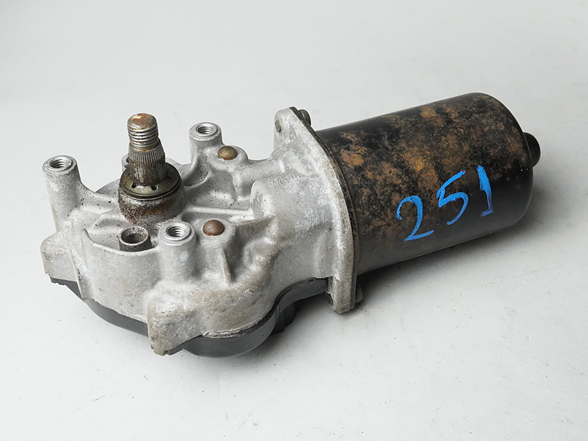 2003 - 2006 Nissan Altima Wiper Arm Motor Windshield Window Front 288107Y005 OEM