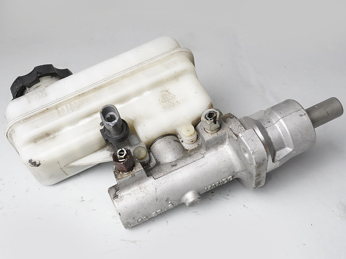 2013 - 2015 Chevrolet Captiva Brake Master Cylinder Fluid Reservoir BoTTle OEM