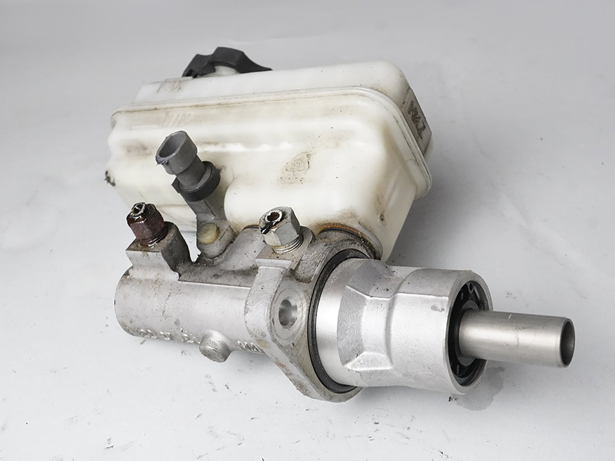 2013 - 2015 Chevrolet Captiva Brake Master Cylinder Fluid Reservoir BoTTle OEM