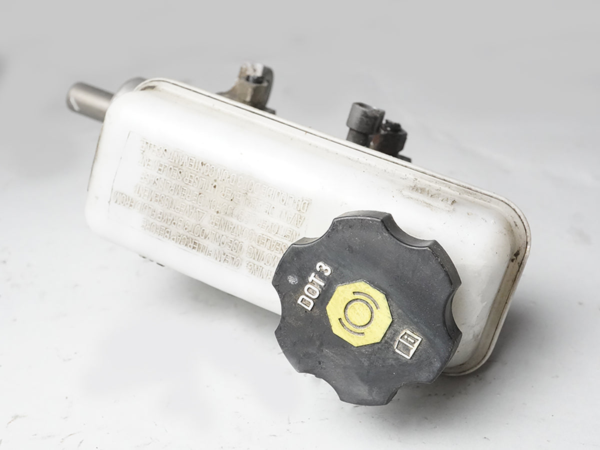2013 - 2015 Chevrolet Captiva Brake Master Cylinder Fluid Reservoir BoTTle OEM