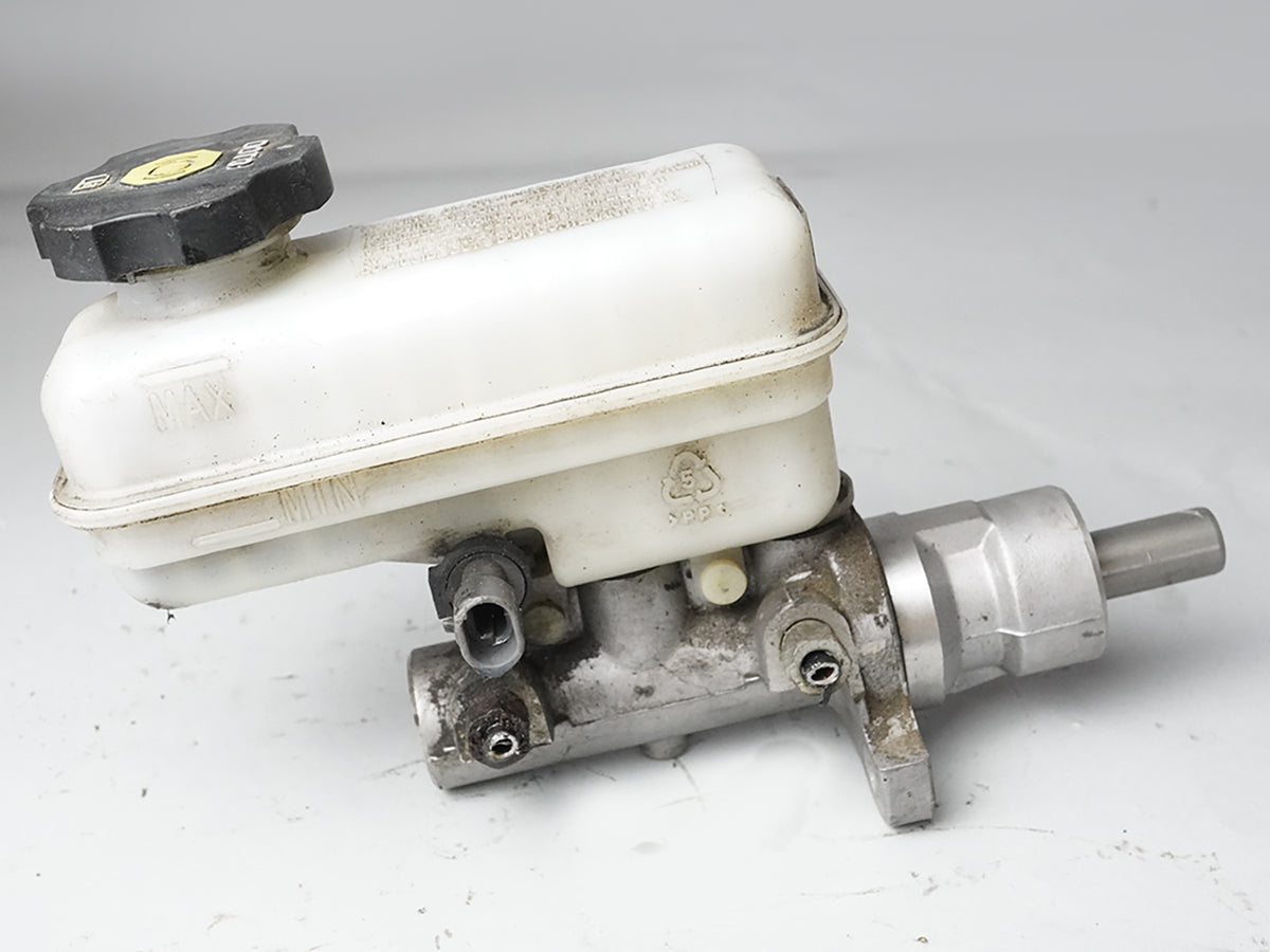 2013 - 2015 Chevrolet Captiva Brake Master Cylinder Fluid Reservoir BoTTle OEM