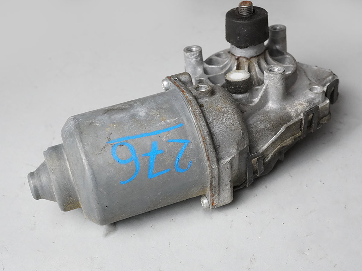 2013 - 2016 Chevrolet Malibu Wiper Motor Windshield Window Front 13240560 OEM