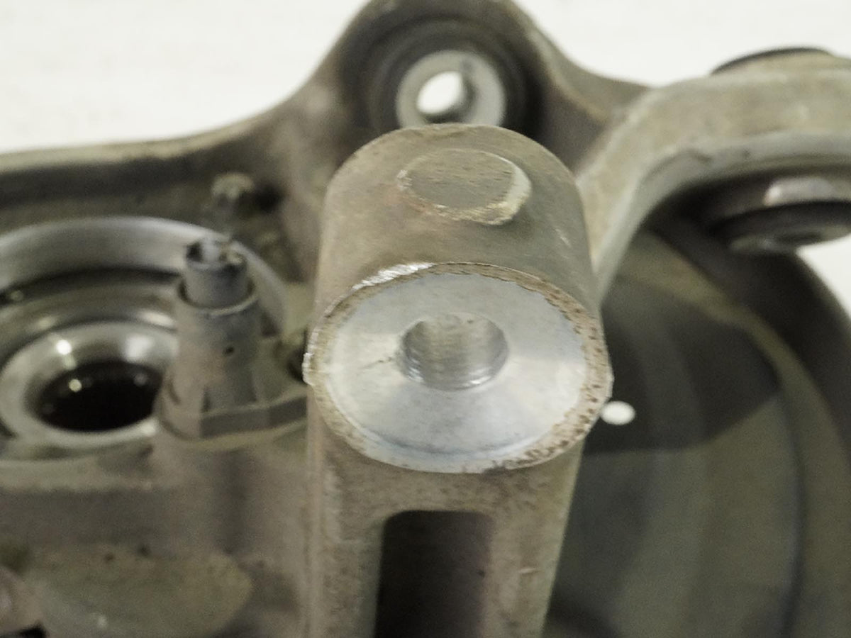 10-16 Mercedes Benz E Class W212 Spindle Knuckle Hub Rear Passenger Side RH OEM