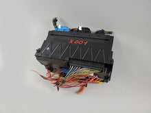 Load image into Gallery viewer, 2011 - 2016 BMW 5 SERIES F10 FUSE RELAY POWER BOX DISTRIBUTION MODULE 9252815 OEM, in stock