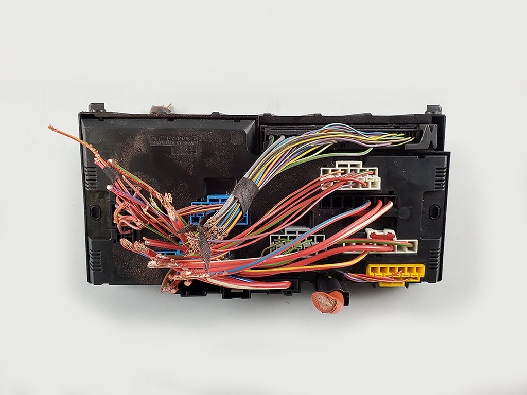  2011 - 2016 BMW 5 SERIES F10 FUSE RELAY POWER BOX DISTRIBUTION MODULE 9252815 OEM, price