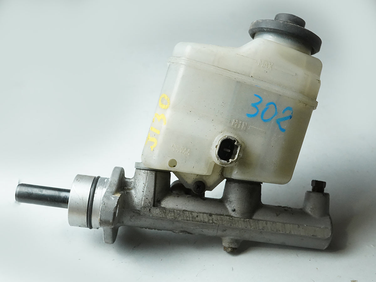 2002 - 2003 Lexus Es300 Power Brake Master Cylinder Resrvoir Tank Fluid OEM