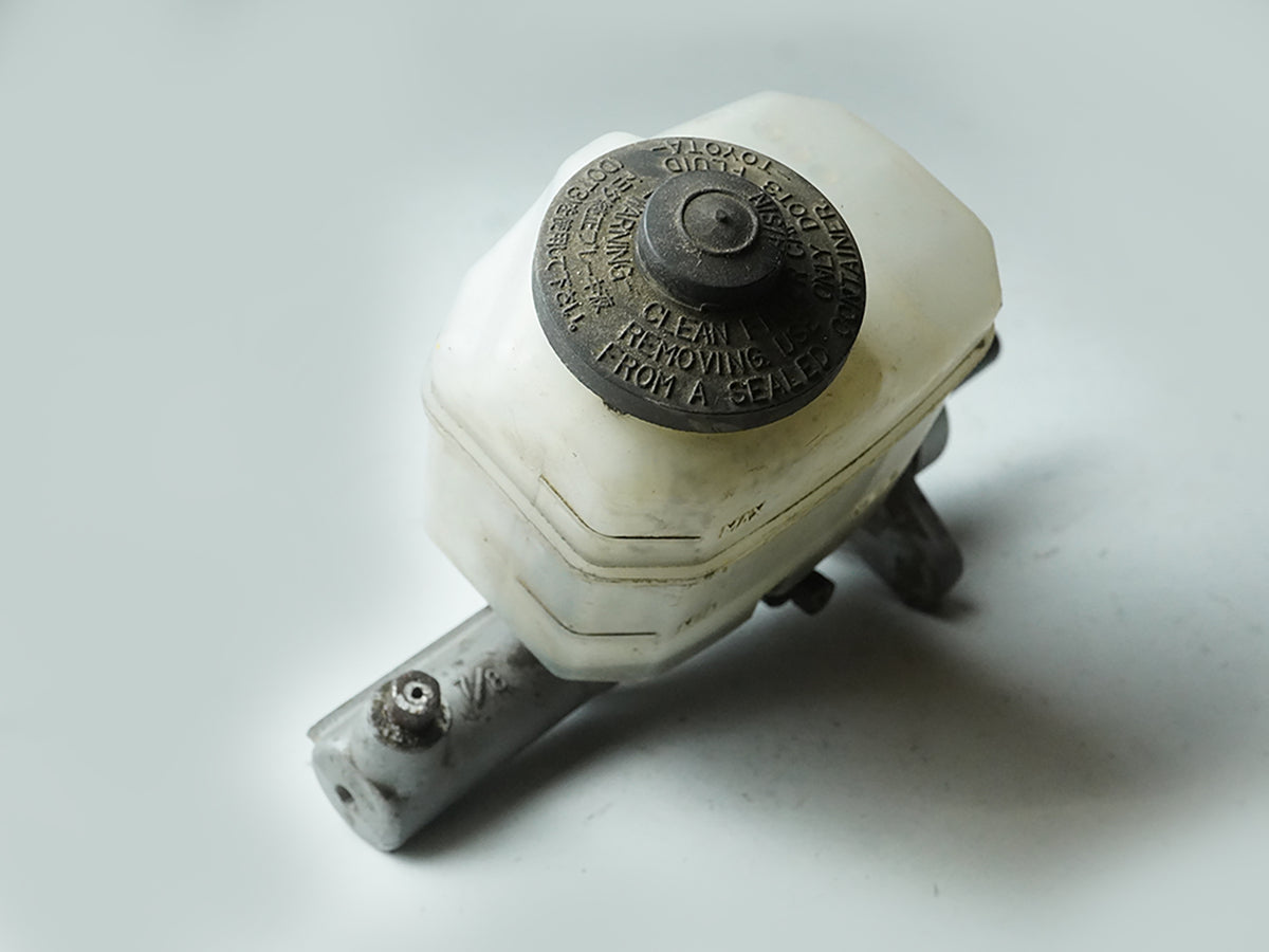 2002 - 2003 Lexus Es300 Power Brake Master Cylinder Resrvoir Tank Fluid OEM