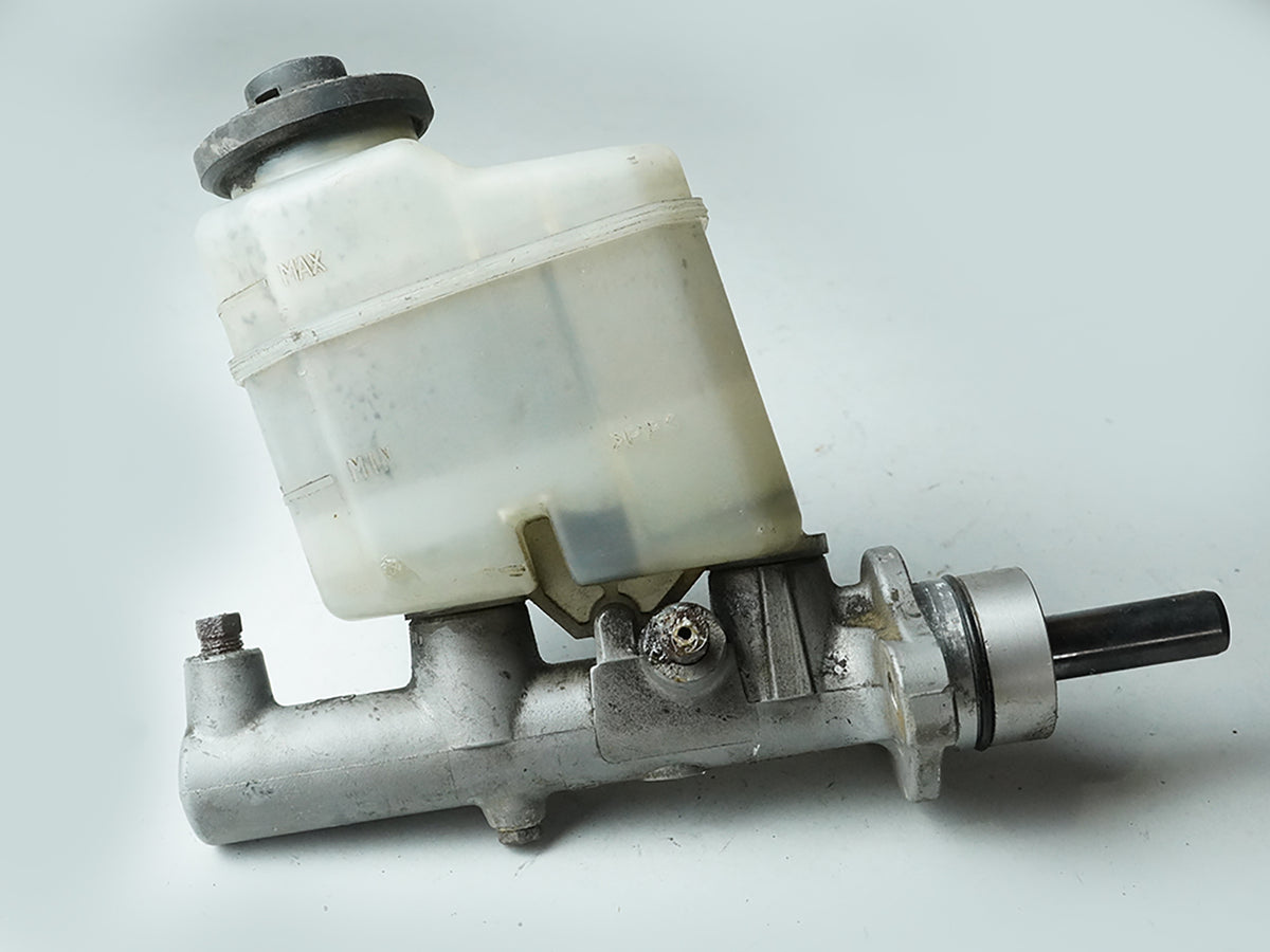 2002 - 2003 Lexus Es300 Power Brake Master Cylinder Resrvoir Tank Fluid OEM