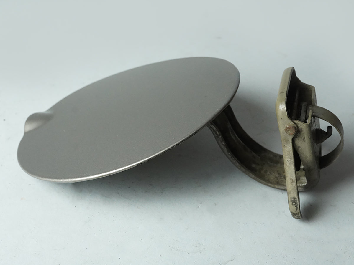 2004 - 2007 Ford Freestar Fuel Filler Lid Cover Door Gasoline Reservoir Tank OEM