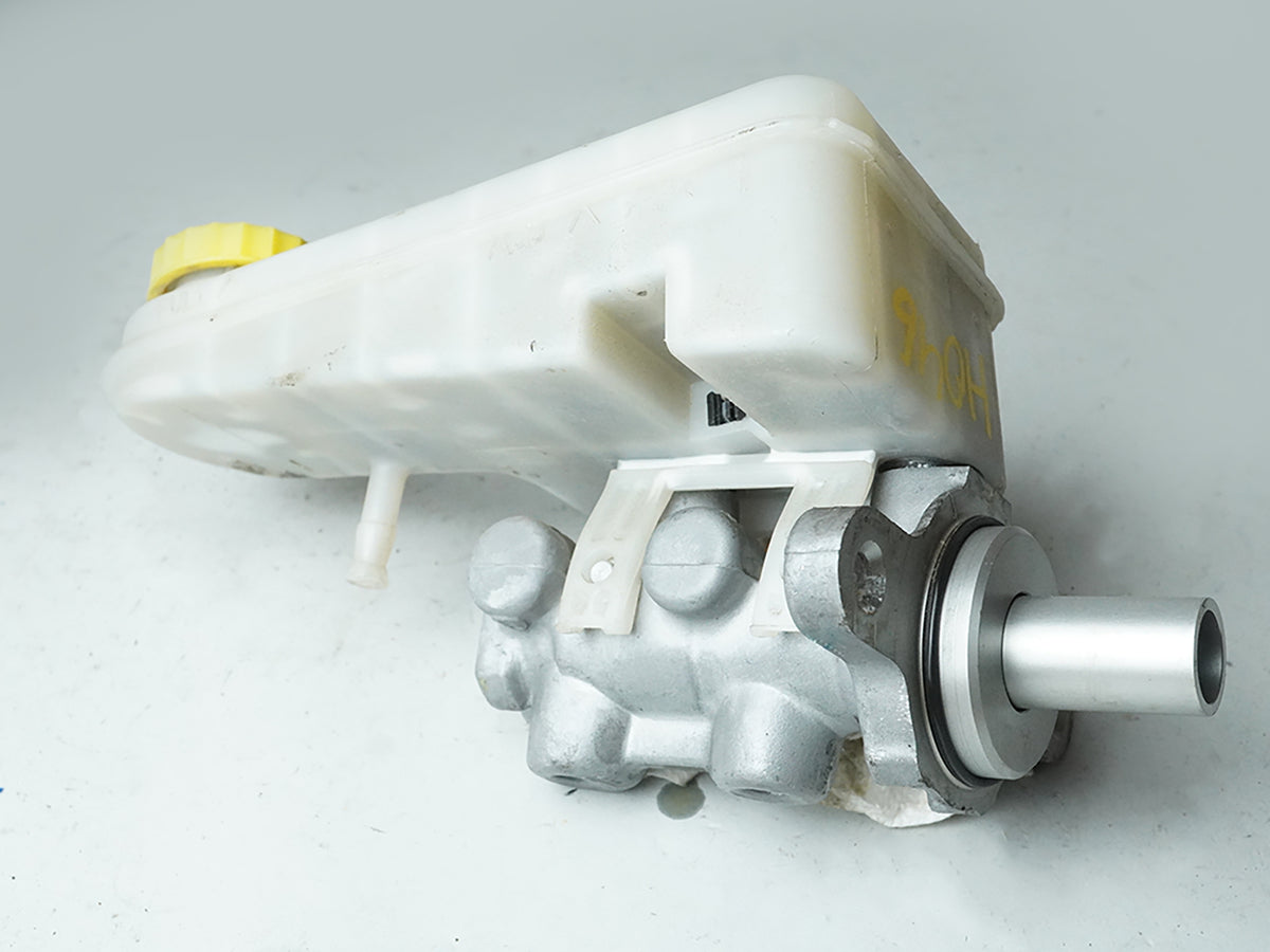 2011 - 2014 Chrysler 200 Power Brake Master Cylinder Reservoir Tank Assy OEM