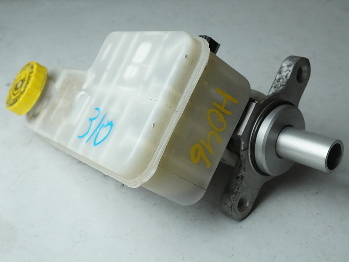 2011 - 2014 Chrysler 200 Power Brake Master Cylinder Reservoir Tank Assy OEM