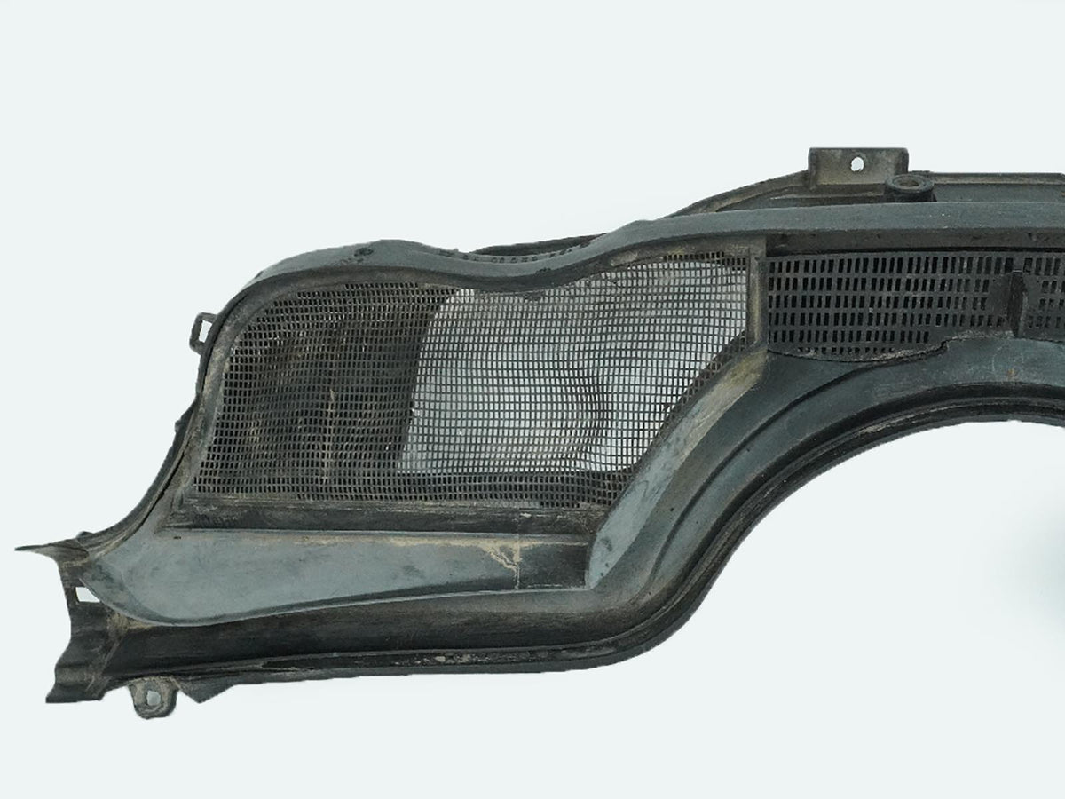 1986 - 1993 Mercedes Benz E Class W124 Cowl Panel Vent Wiper Windshield OEM