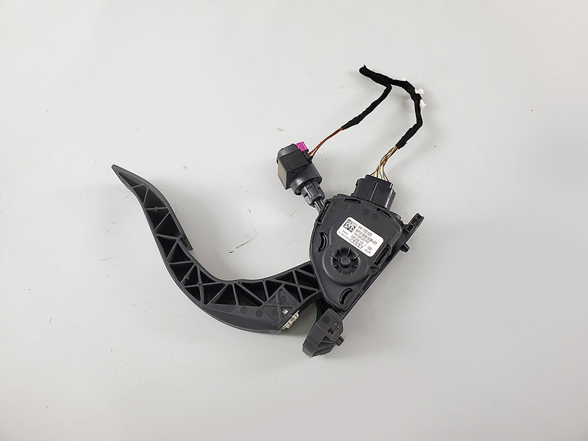 2009 - 2016 Audi A4 B8 Accelerator Gas ThroTTle Pedal Assembly 8K1723523 OEM