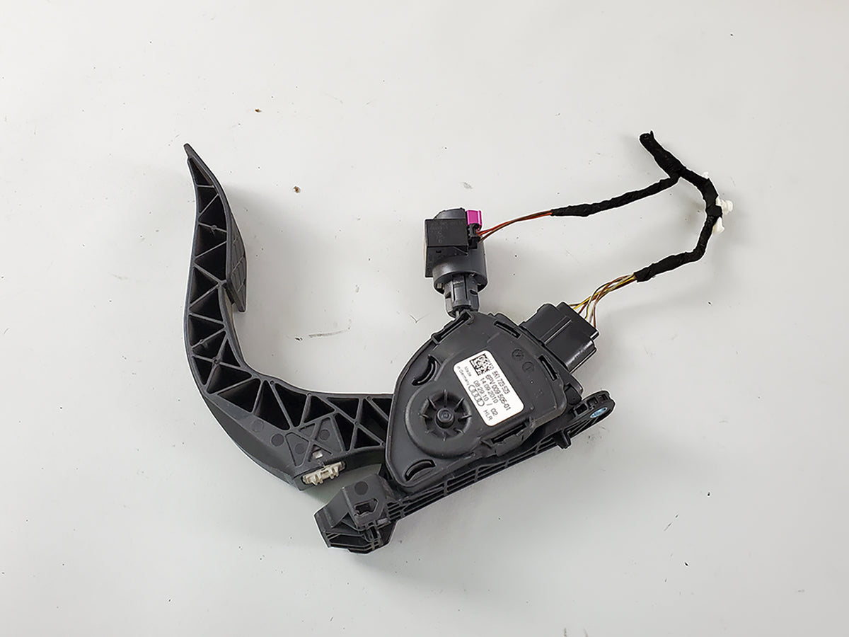2009 - 2016 Audi A4 B8 Accelerator Gas ThroTTle Pedal Assembly 8K1723523 OEM