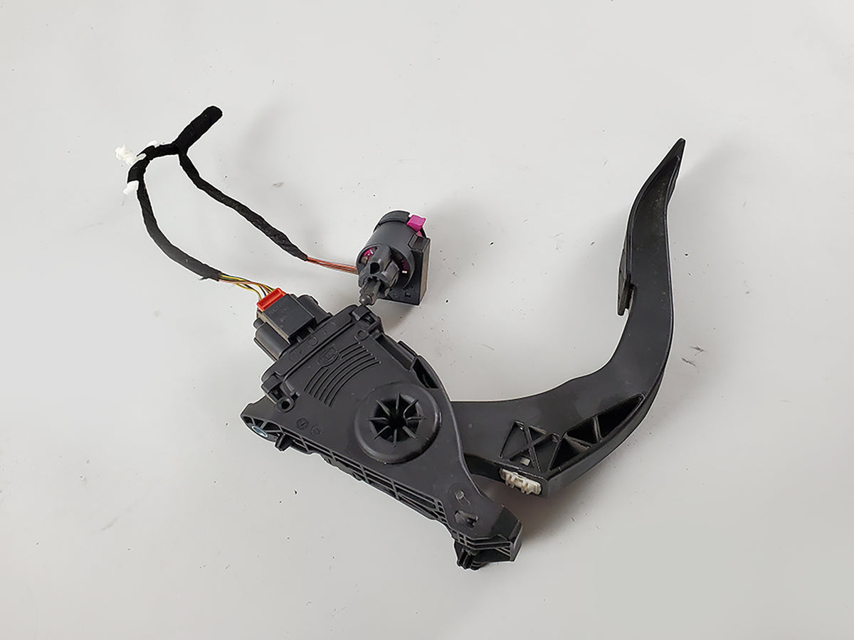 2009 - 2016 Audi A4 B8 Accelerator Gas ThroTTle Pedal Assembly 8K1723523 OEM