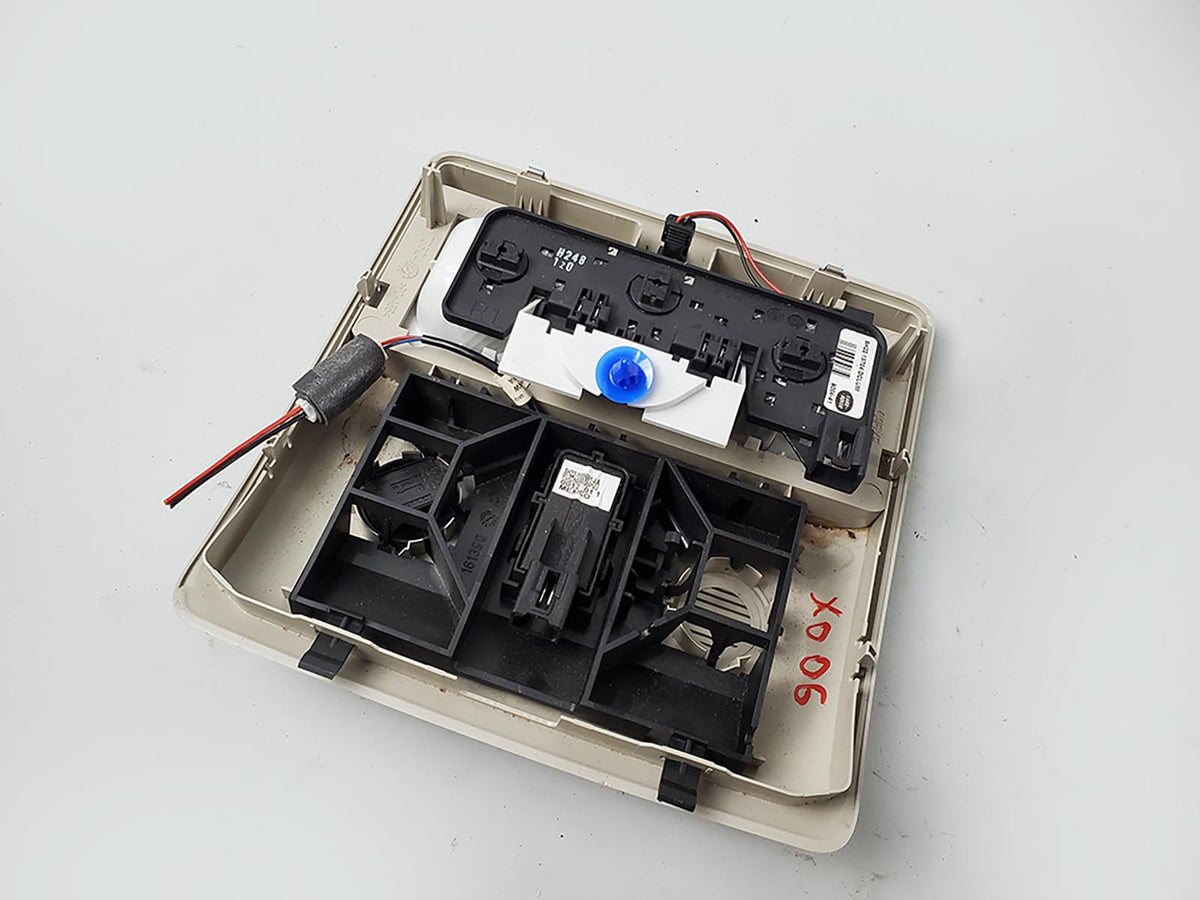 2010 - 2016 Land Rover Discovery Lr4 Dome Light Lamp Console Overhead Switch OEM