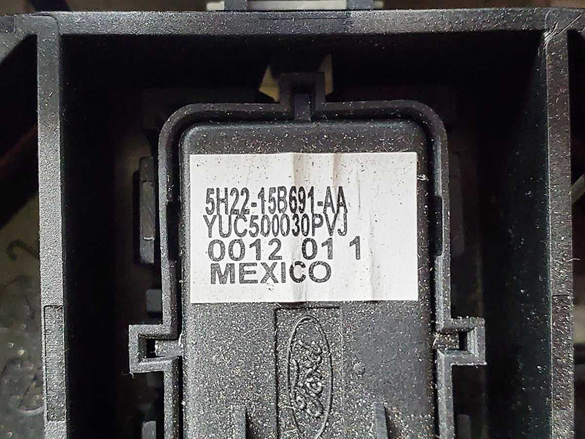 2010 - 2016 Land Rover Discovery Lr4 Dome Light Lamp Console Overhead Switch OEM