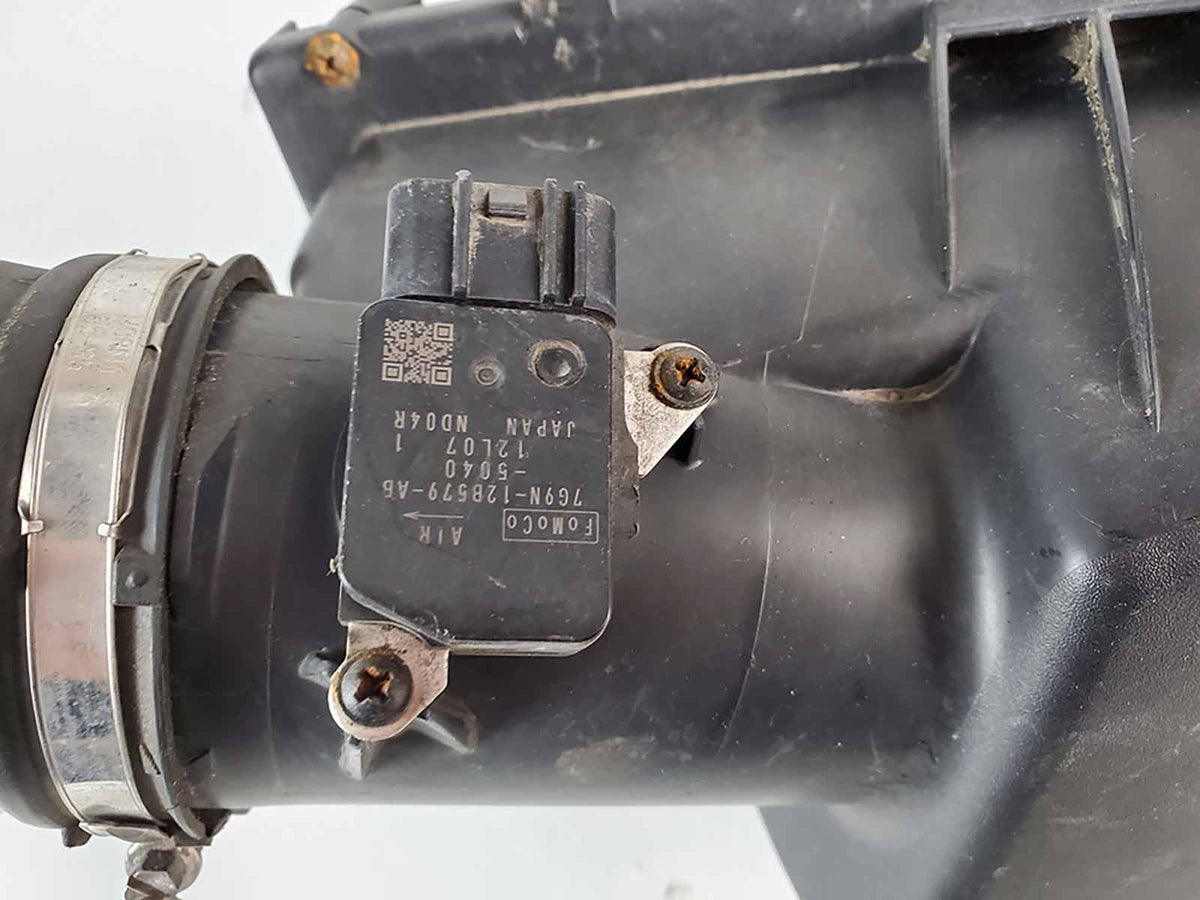 2010 - 2013 Land Rover Lr4 5.0 Air Intake Cleaner Mass Air Flow Meter Sensor Rh
