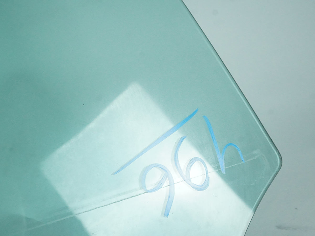 2009 - 2011 Audi A4 B8 Sedan Door Window Glass Front Passenger 8K0845202B OEM