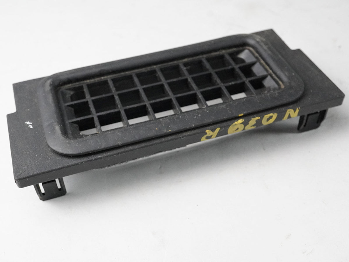 2007 - 2008 Infiniti G35 Grille Air Vent Defrost Rear Center Unit 96912Jk10A OEM